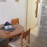 Center Neno Apartment *